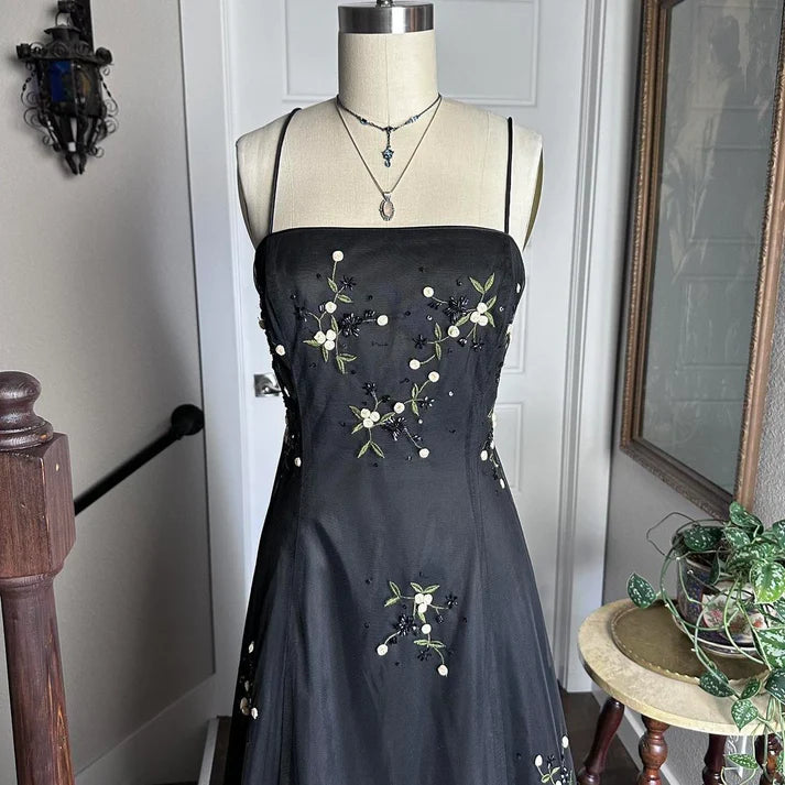 Exquisite A-line Spaghetti Straps Beaded Floral Satin Tulle Black Long Party Dress