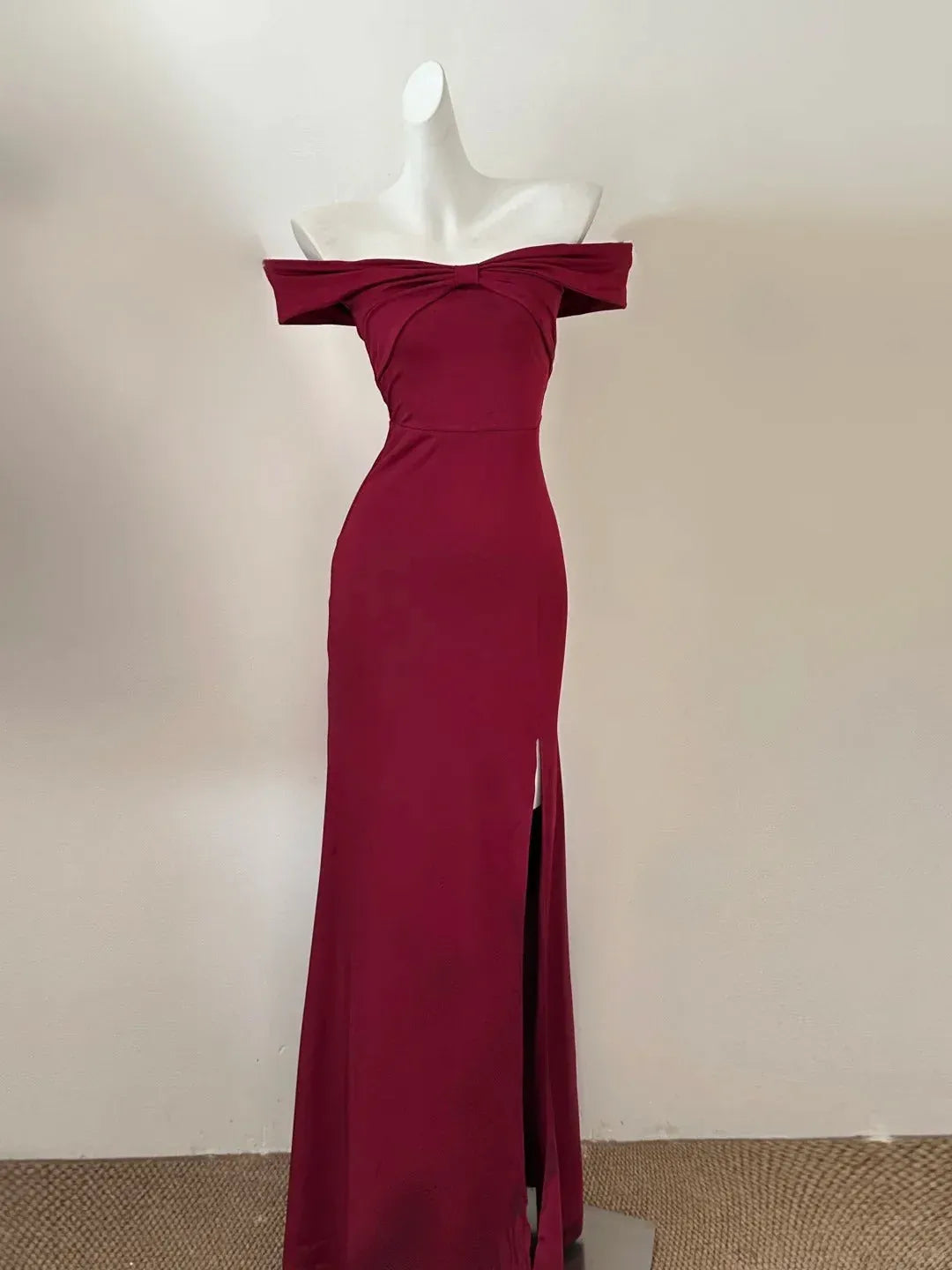 Fashion Sheath/Column Off the Shoulder Sleeveless Satin Floor-Length Prom Dress
