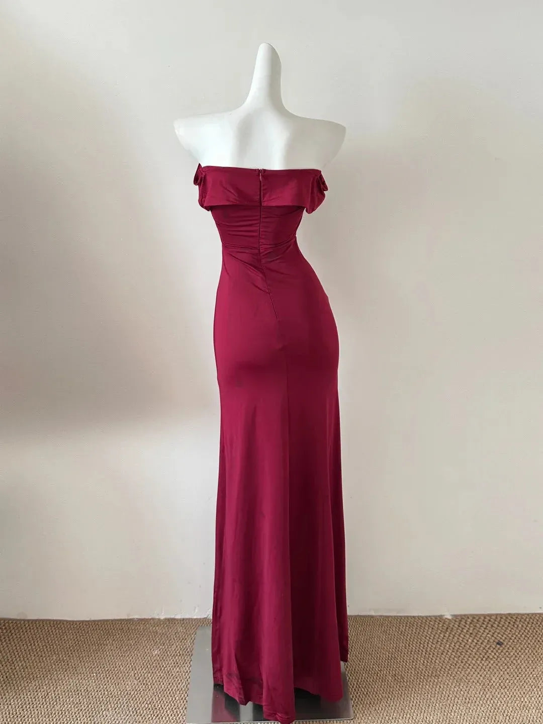 Fashion Sheath/Column Off the Shoulder Sleeveless Satin Floor-Length Prom Dress
