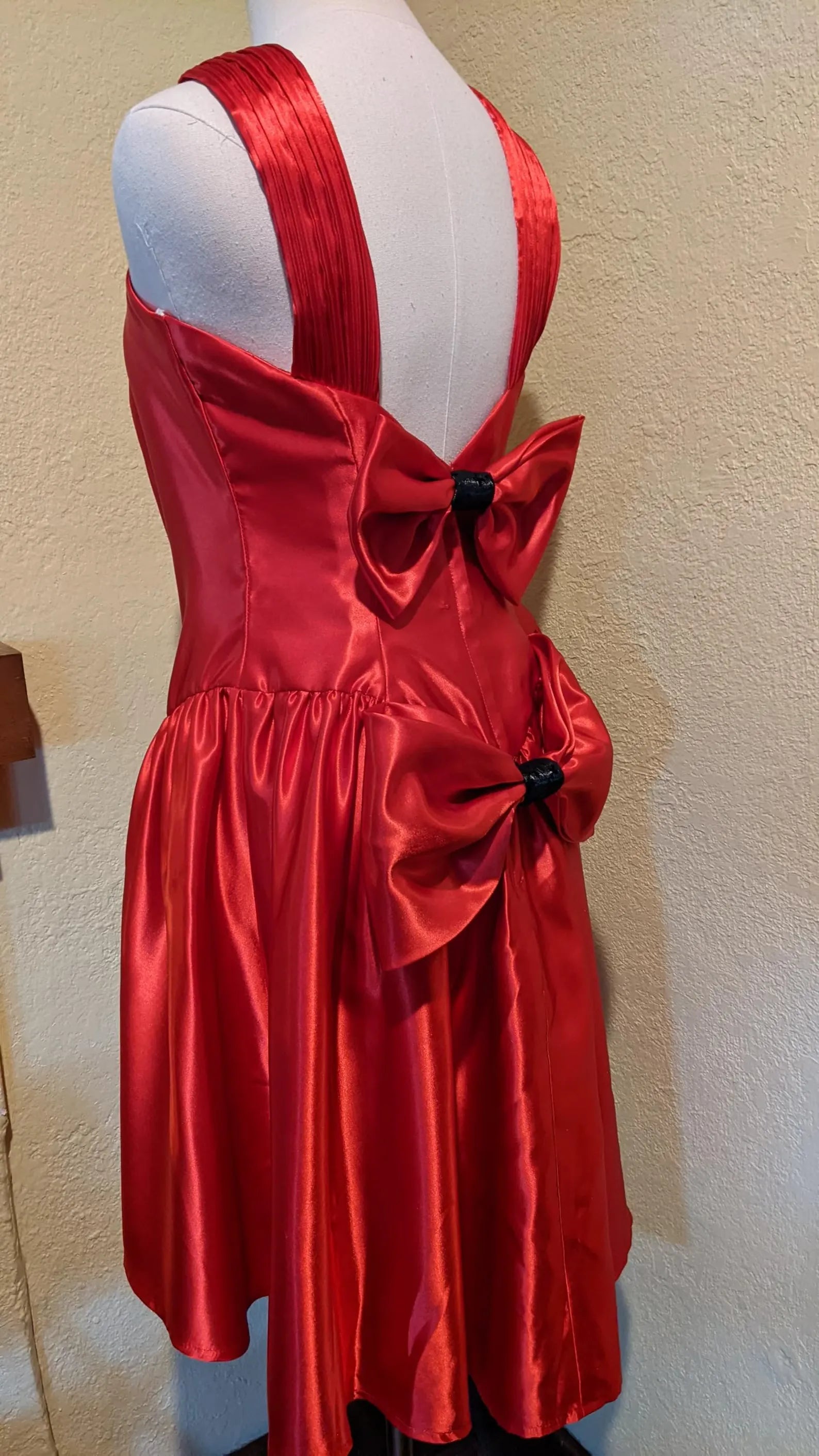 Glamorous A-Line Halter Neck Satin Red Short Prom Dress With Bow Ready To Ship