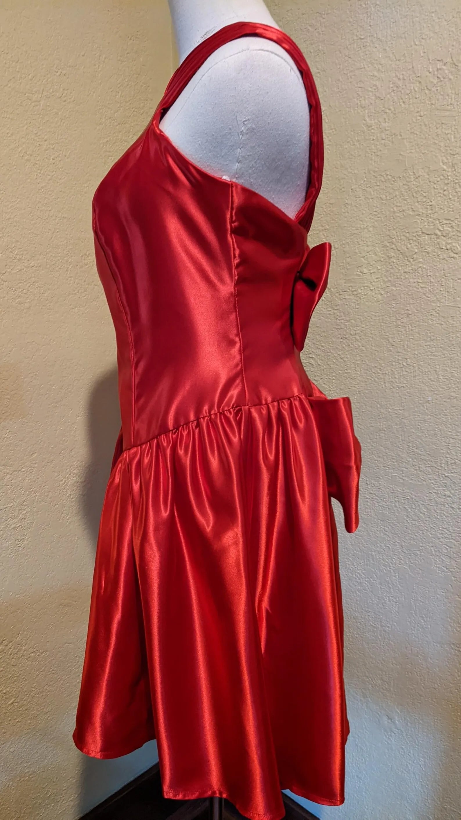 Glamorous A-Line Halter Neck Satin Red Short Prom Dress With Bow Ready To Ship