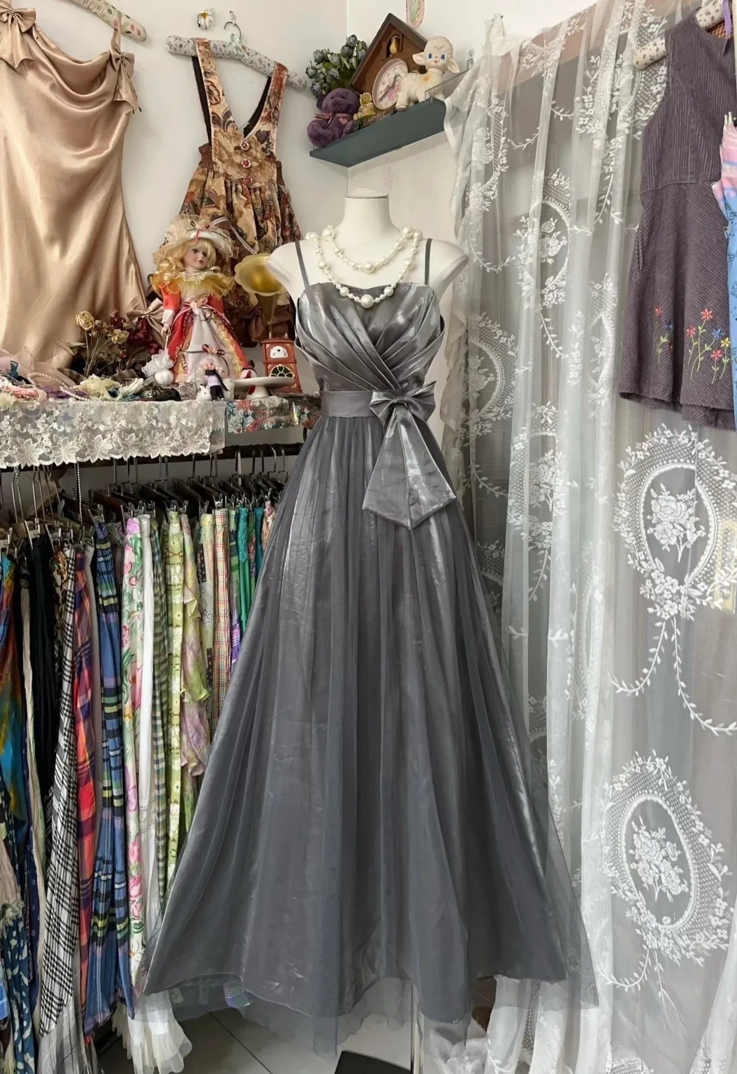 Glamorous A-Line Sweetheart Sleeveless Bow-Accent Silver-Grey Long Prom Dress for Women Ready to Ship
