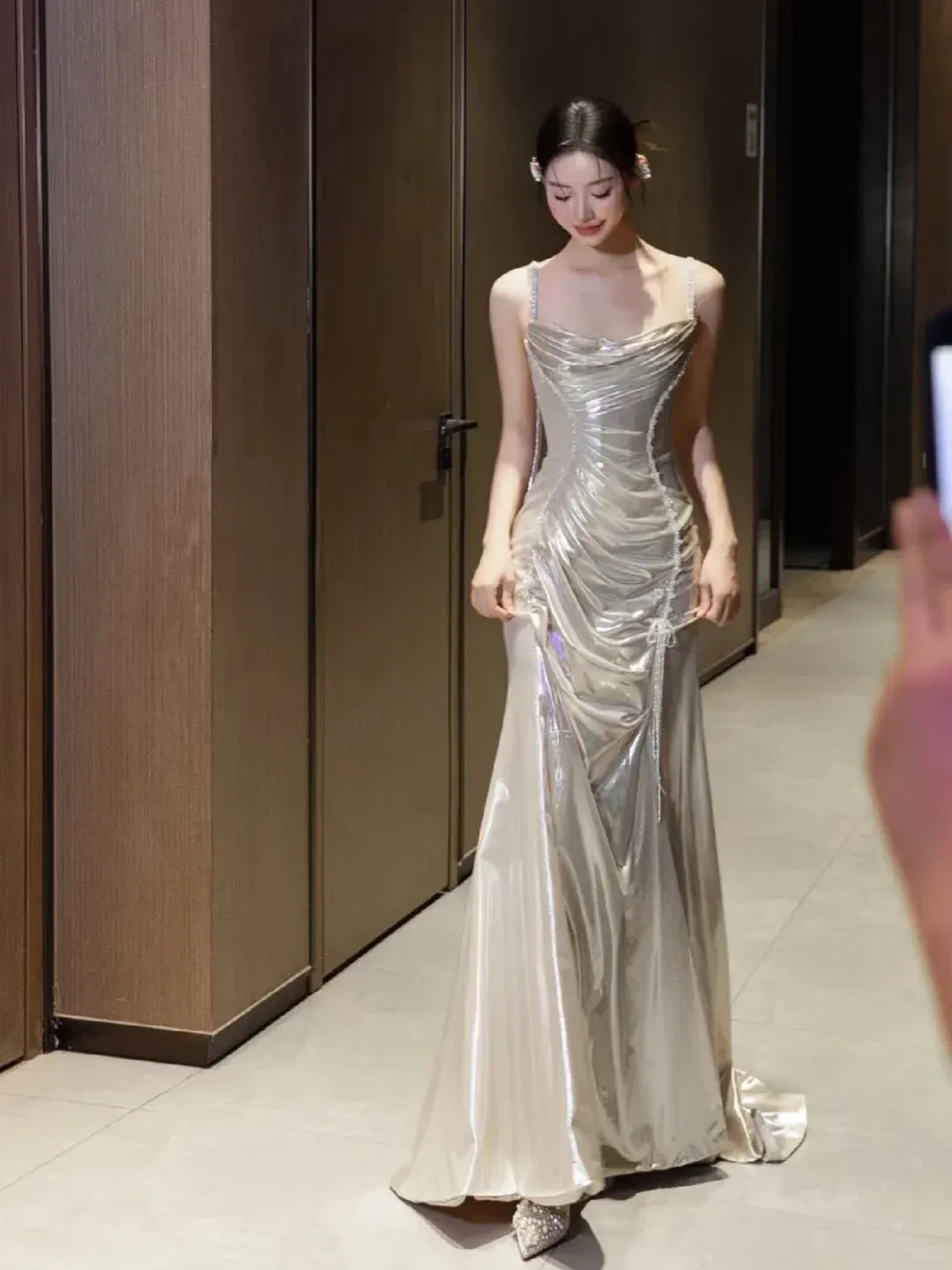 Glamorous Mermaid Sweetheart-Neck Sleeveless Sequin-Trim Iridescent Silver Maxi Evening Dress for Women