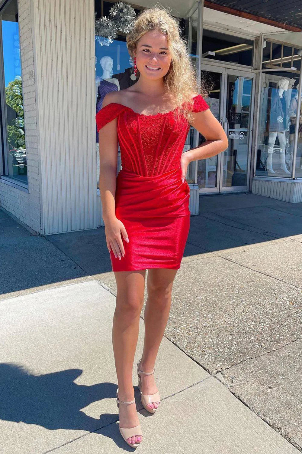 Glamorous Bodycon Off-Shoulder Corset Ruched Red Short Homecoming Dress With Appliques