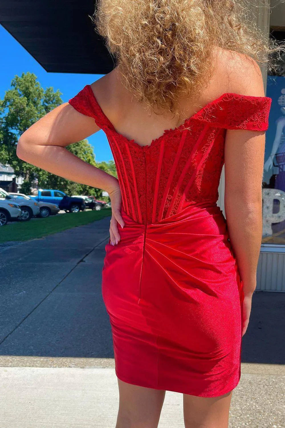 Glamorous Bodycon Off-Shoulder Corset Ruched Red Short Homecoming Dress With Appliques