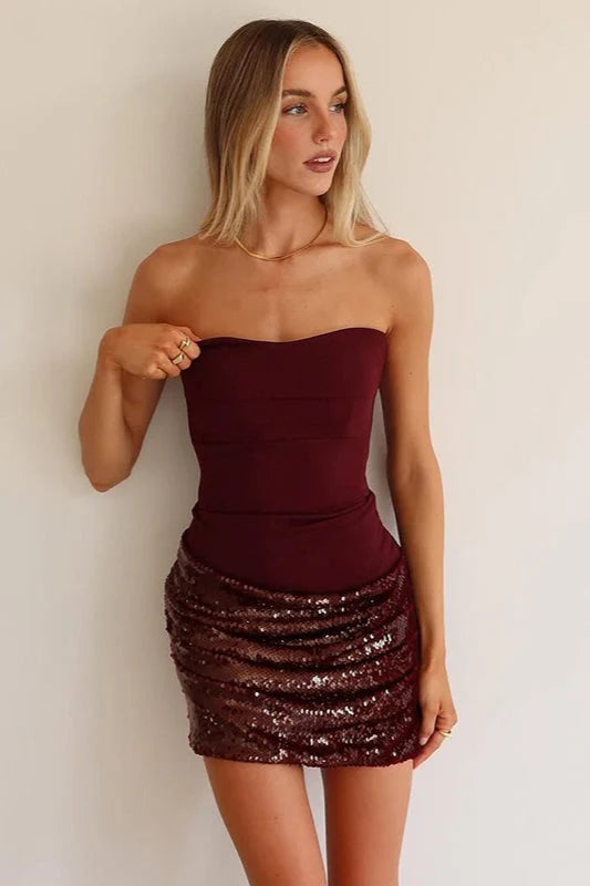 Glamorous Fitted Sweetheart Ruched Sequin Burgundy Short Homecoming Dress