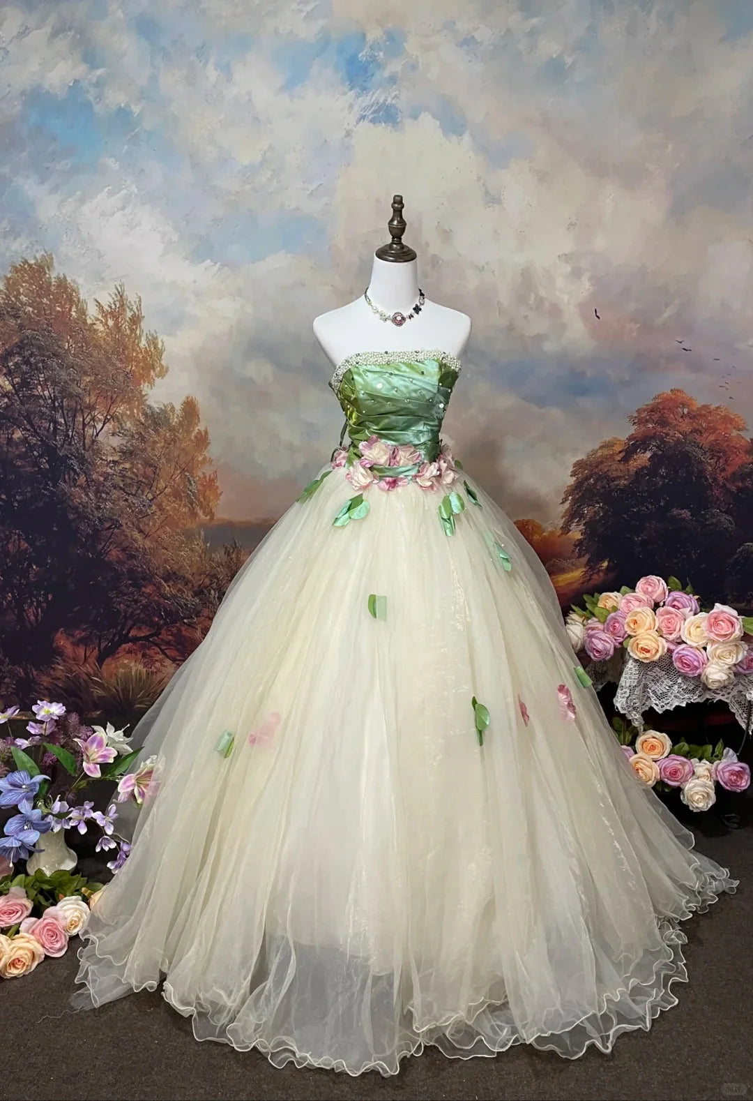 Gorgeous A Line Strapless Beaded Applique Tulle Satin Green Prom Dress