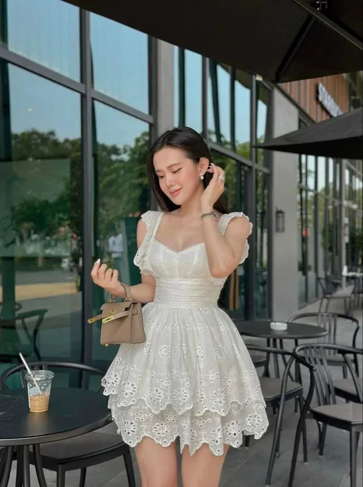 Lovely A-Line Sweetheart Tiered Ruffled Eyelet White Short Homecoming Dress