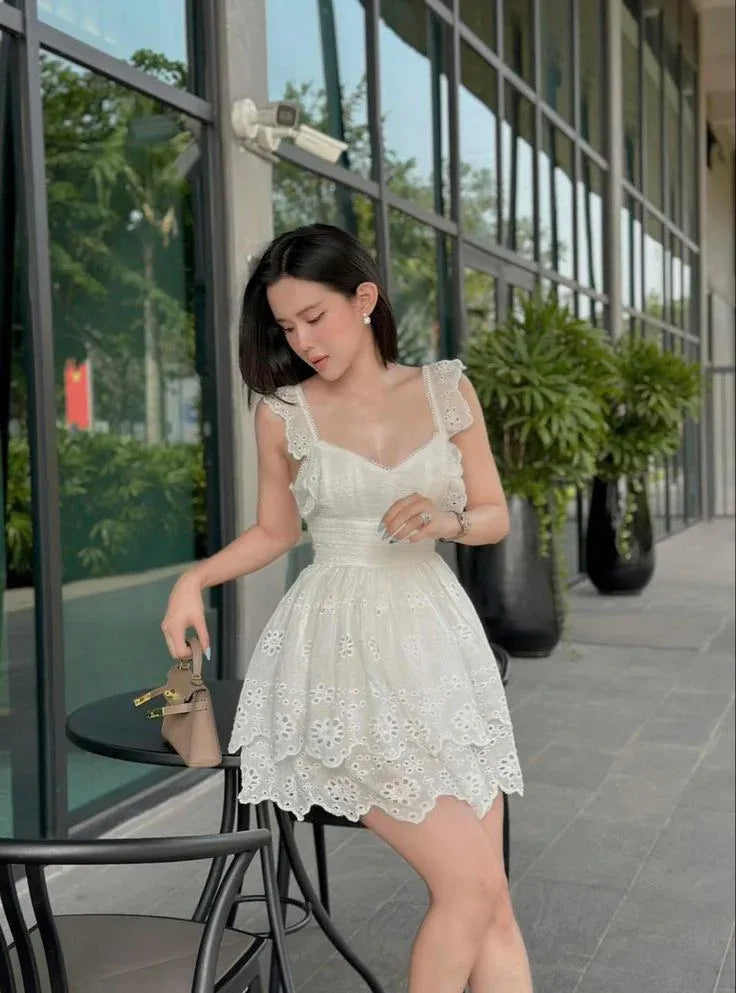 Lovely A-Line Sweetheart Tiered Ruffled Eyelet White Short Homecoming Dress