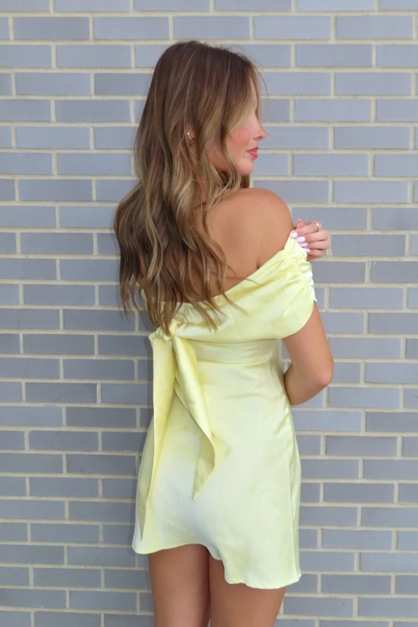Lovely A Line Off the Shoulder Tie Light Yellow Short Homecoming Dress