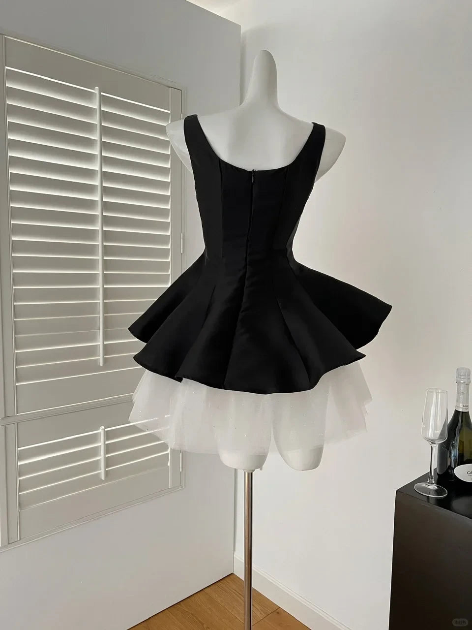 Lovely A-Line Scoop Neck Bow Layered Ruffle Two-Tone Black Short Homecoming Dress