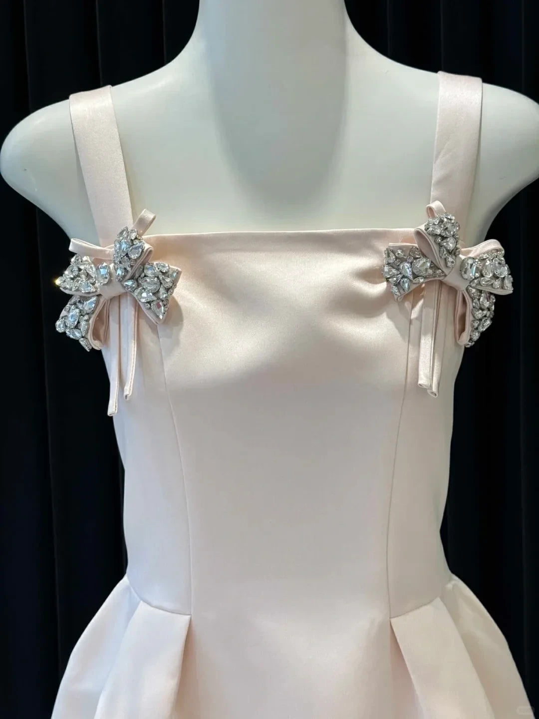 Lovely A-Line Square Neck Bow Pleated Satin Blush Short Homecoming Dress