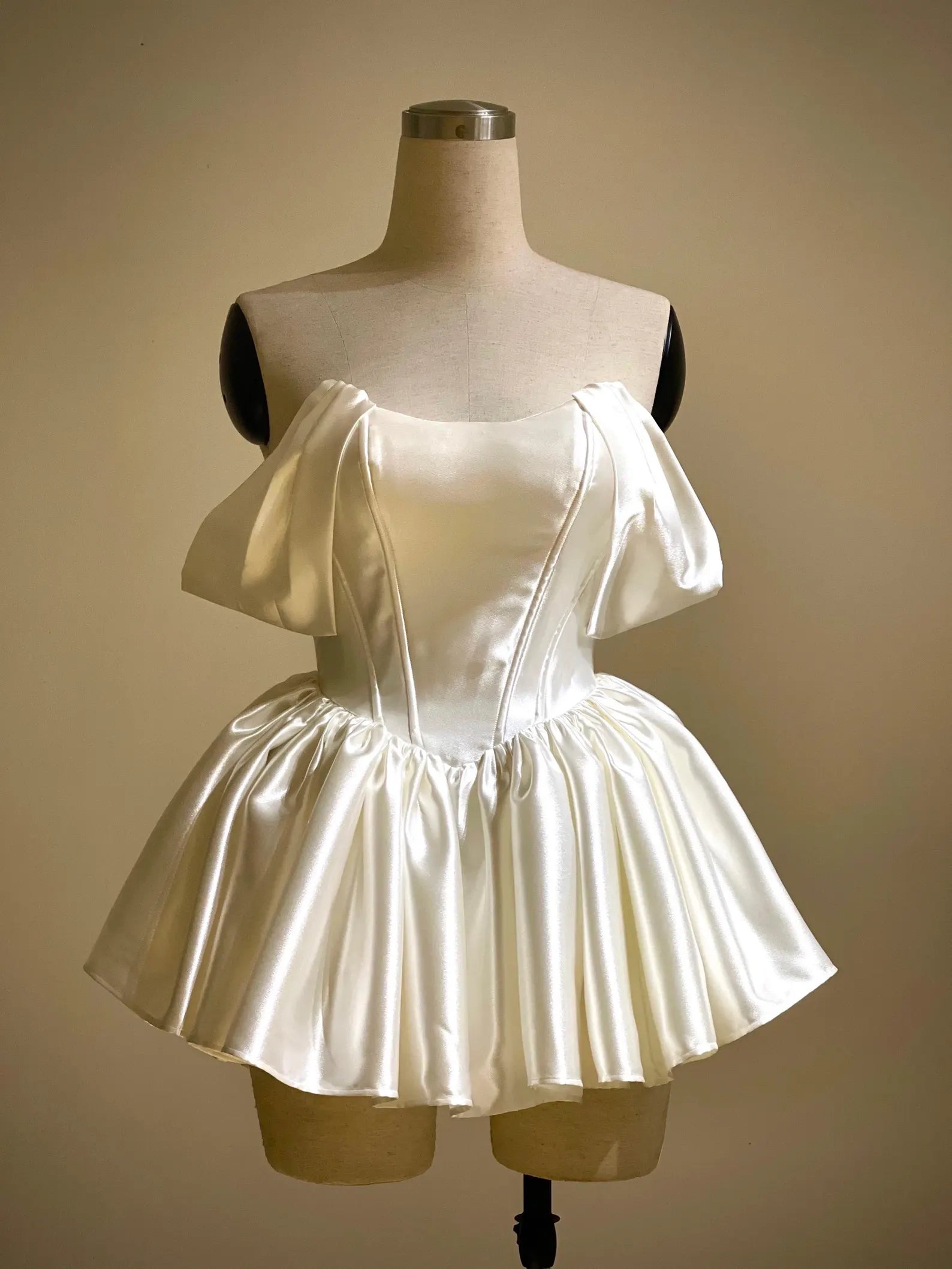 Lovely A-Line Sweetheart Off-Shoulder Pleated Corset Satin Ivory Short Homecoming Dresses