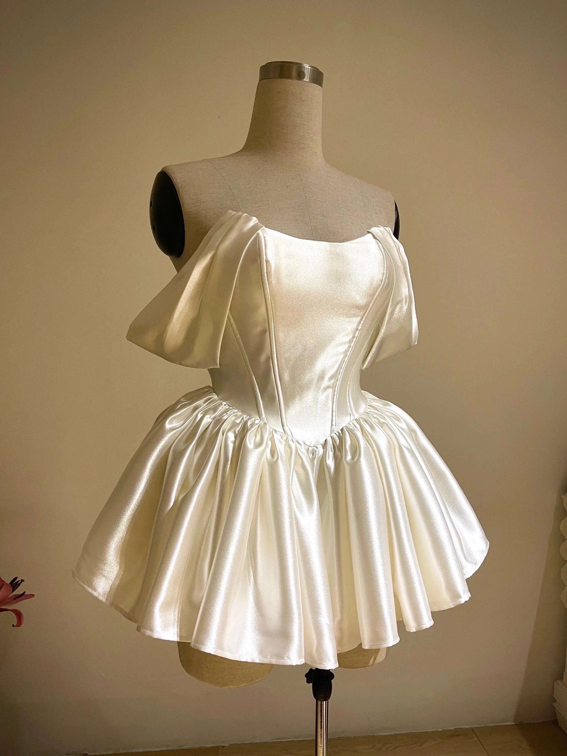 Lovely A-Line Sweetheart Off-Shoulder Pleated Corset Satin Ivory Short Homecoming Dresses
