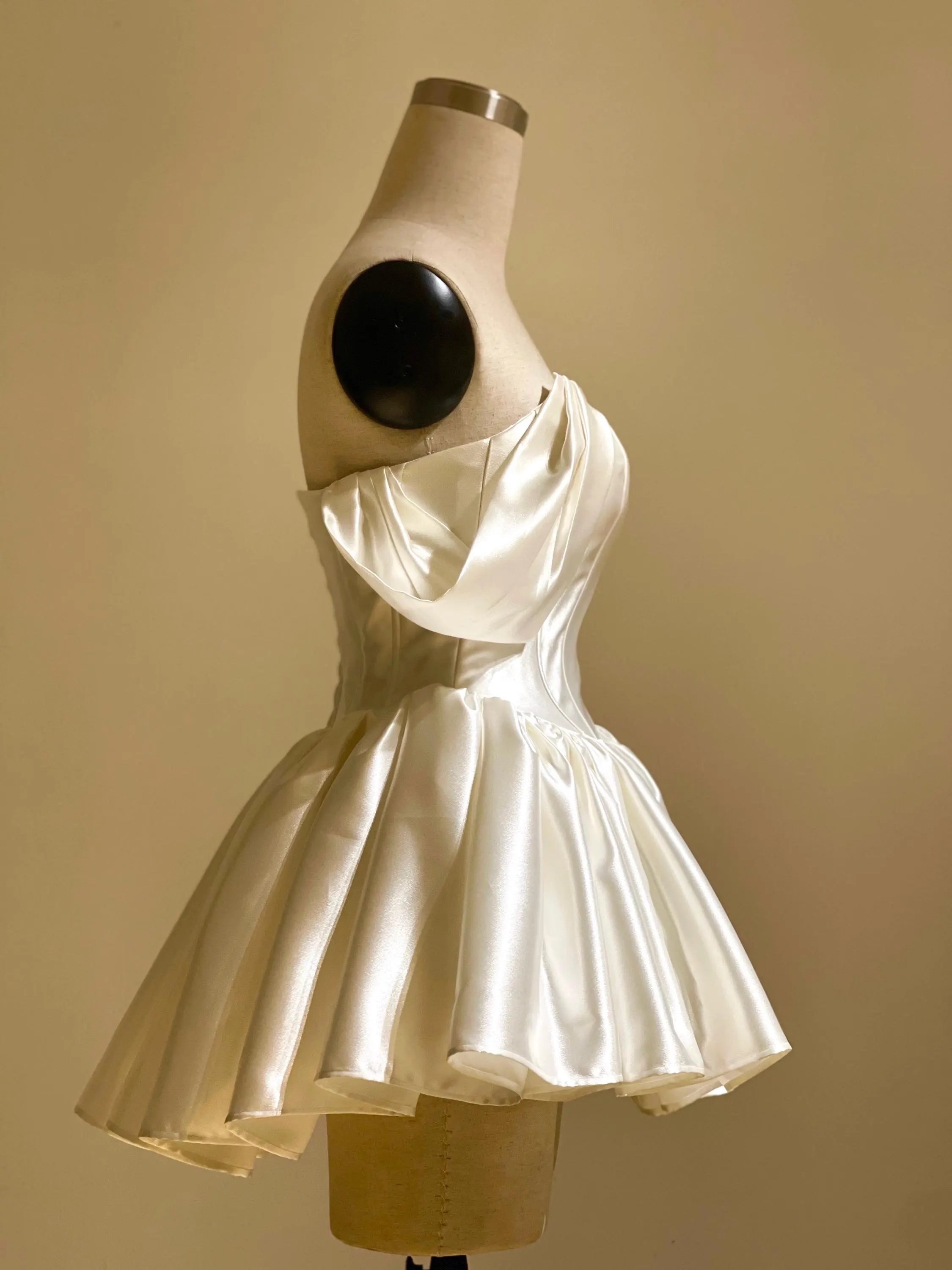 Lovely A-Line Sweetheart Off-Shoulder Pleated Corset Satin Ivory Short Homecoming Dresses