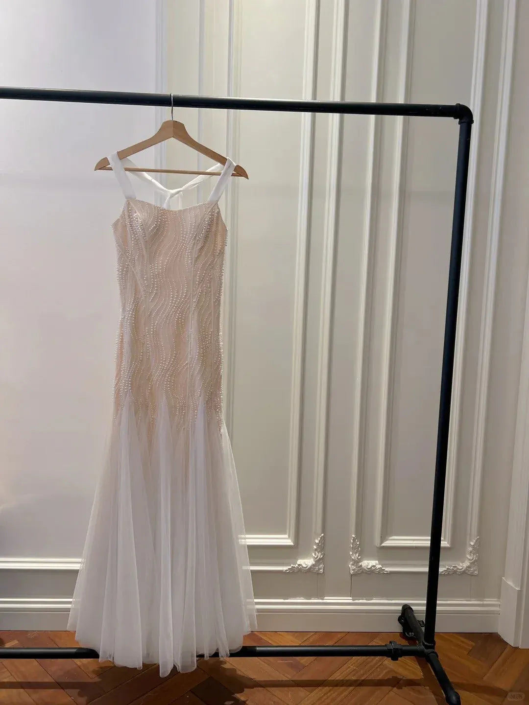 Luxe Mermaid V-Neck Sleeveless Pearl-Accent Blush Long Prom Dress for Women Ready to Ship