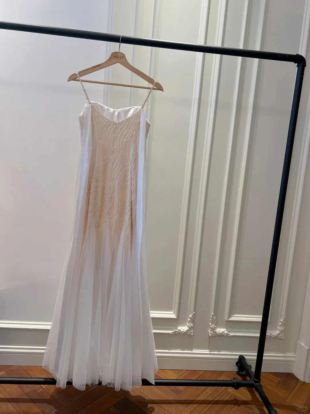 Luxe Mermaid V-Neck Sleeveless Pearl-Accent Blush Long Prom Dress for Women Ready to Ship