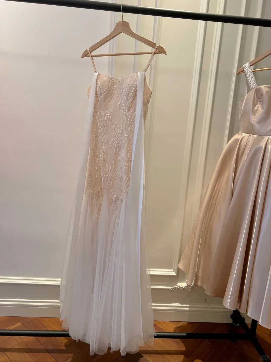 Luxe Mermaid V-Neck Sleeveless Pearl-Accent Blush Long Prom Dress for Women Ready to Ship