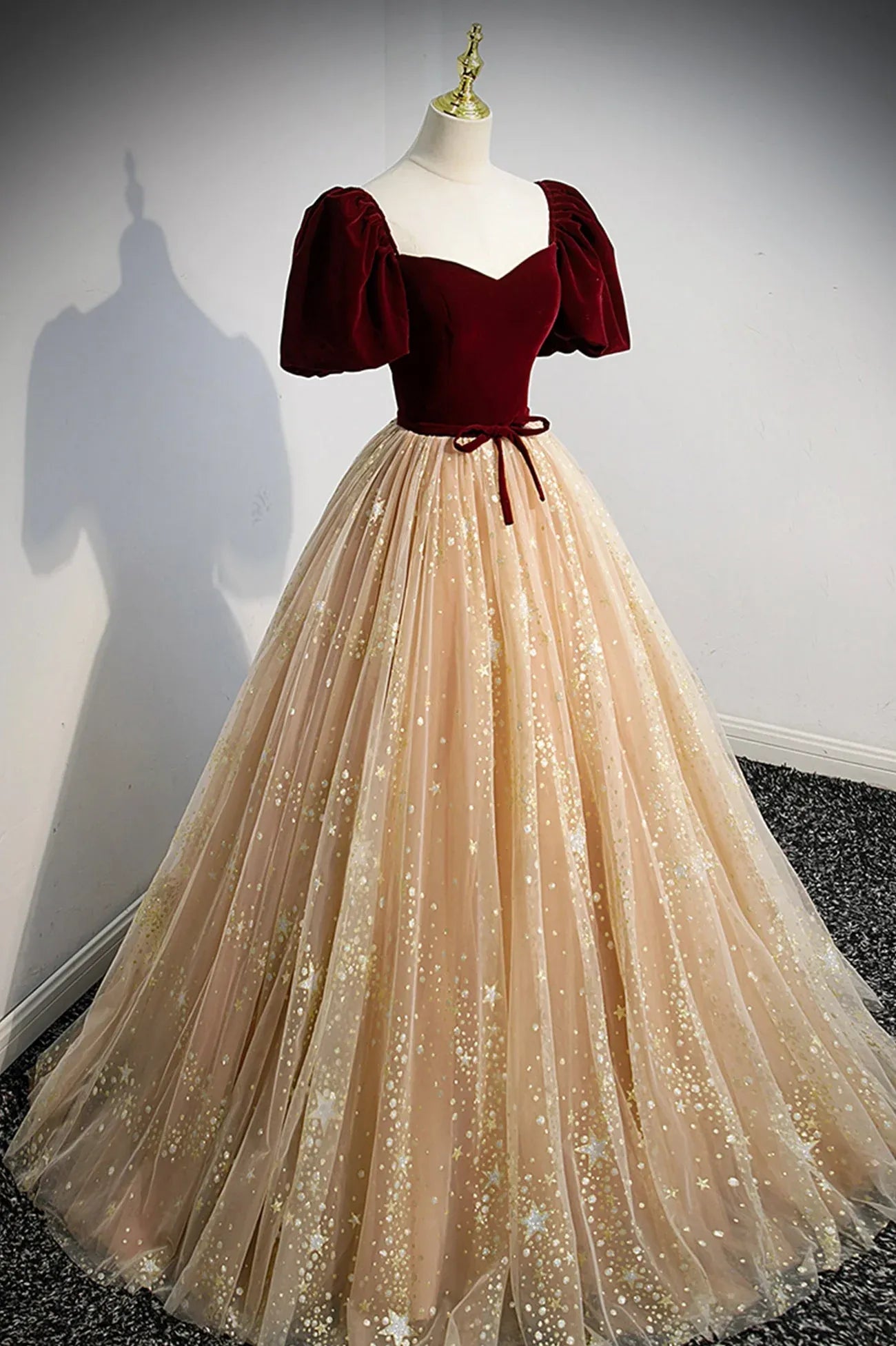 Pretty A-Line V-Neck Short Sleeve Lace Up Sweep/Brush Train Prom Dress