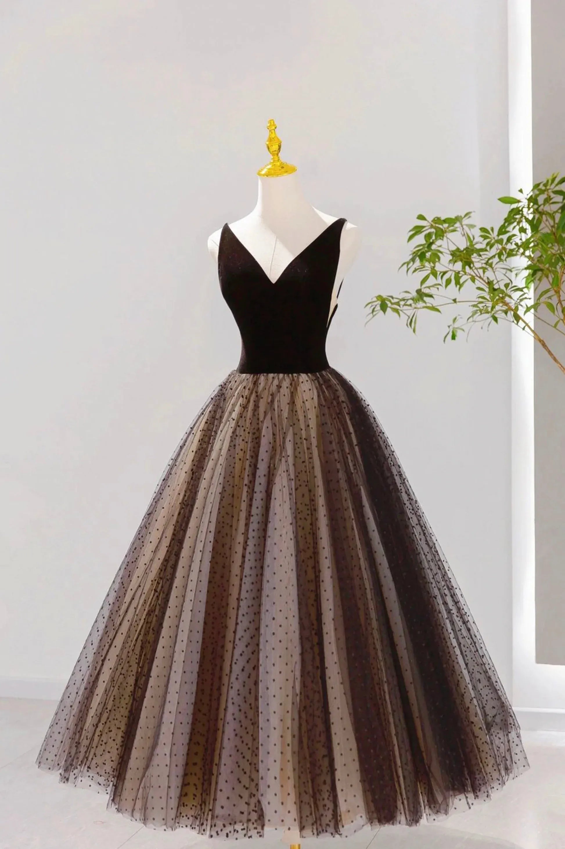 Pretty A-Line V Neck Sleeveless Zipper Up Tea-Length Prom Dress
