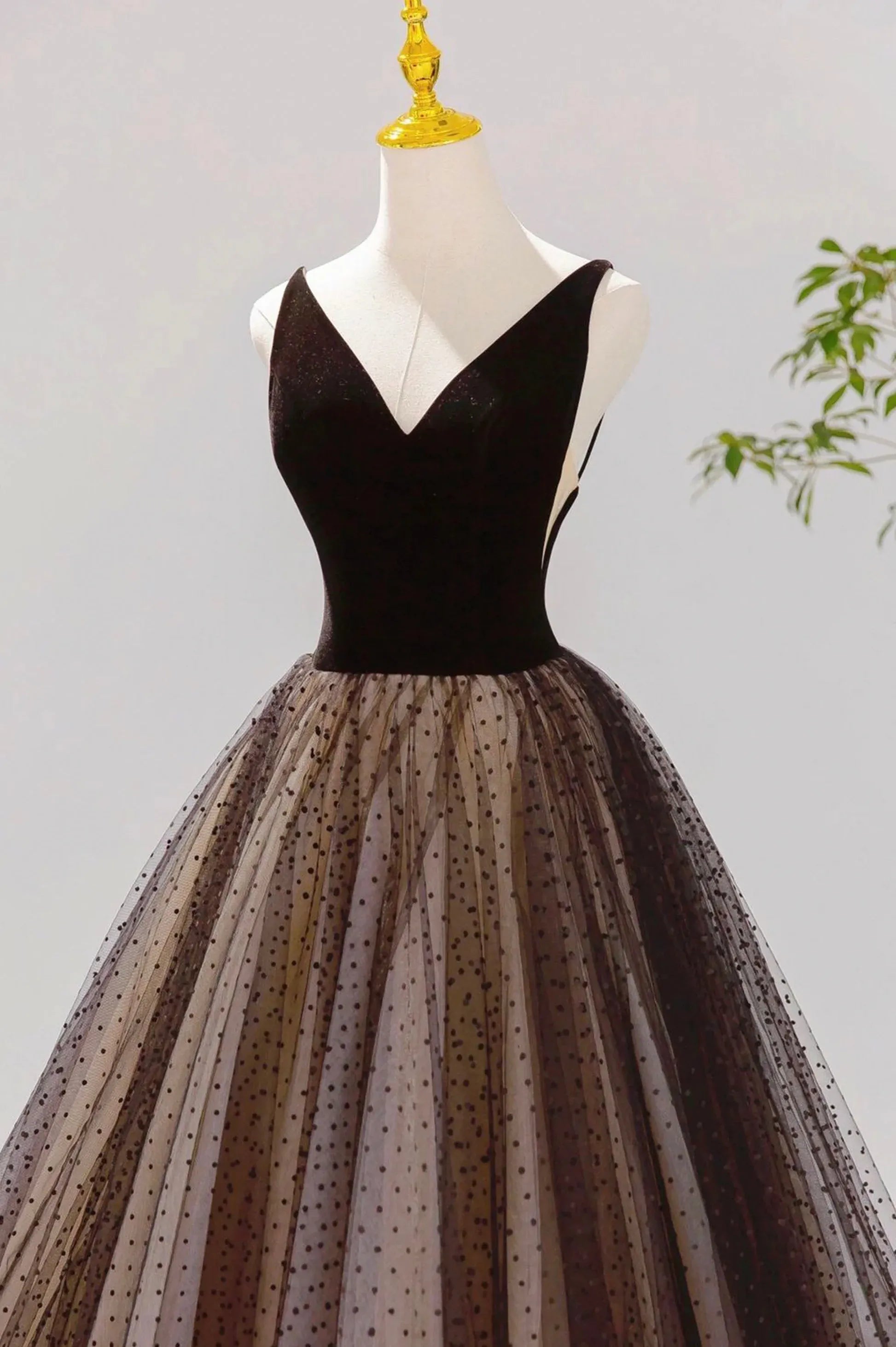 Pretty A-Line V Neck Sleeveless Zipper Up Tea-Length Prom Dress