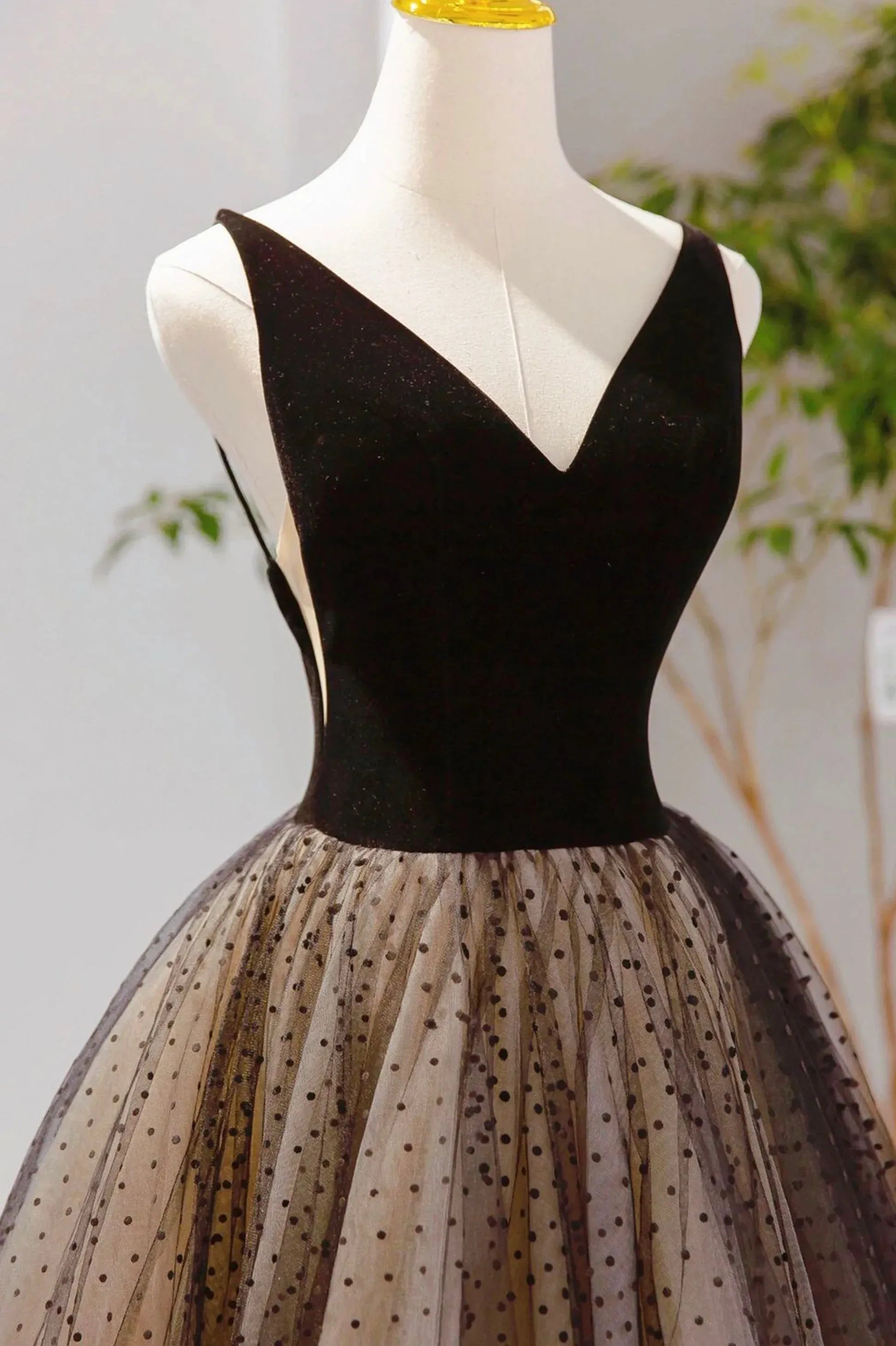 Pretty A-Line V Neck Sleeveless Zipper Up Tea-Length Prom Dress
