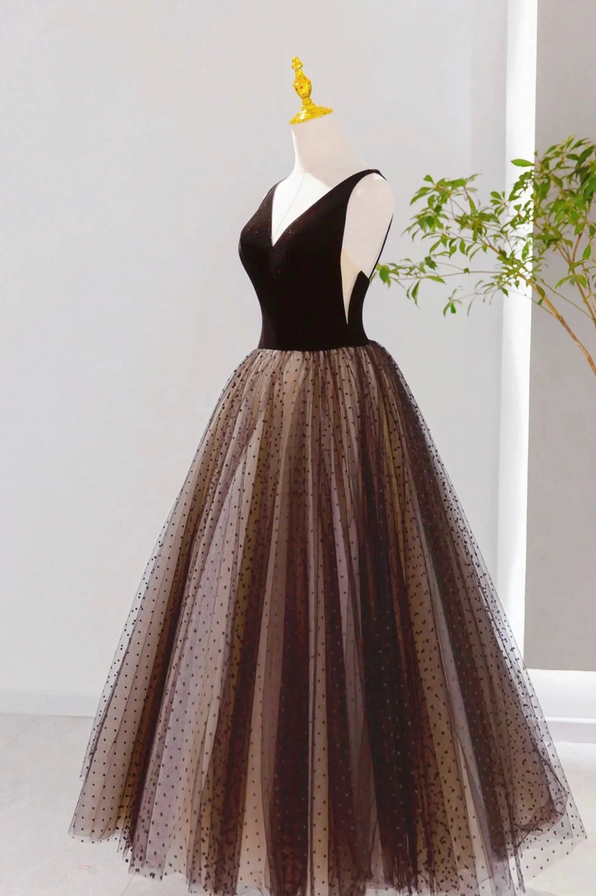 Pretty A-Line V Neck Sleeveless Zipper Up Tea-Length Prom Dress