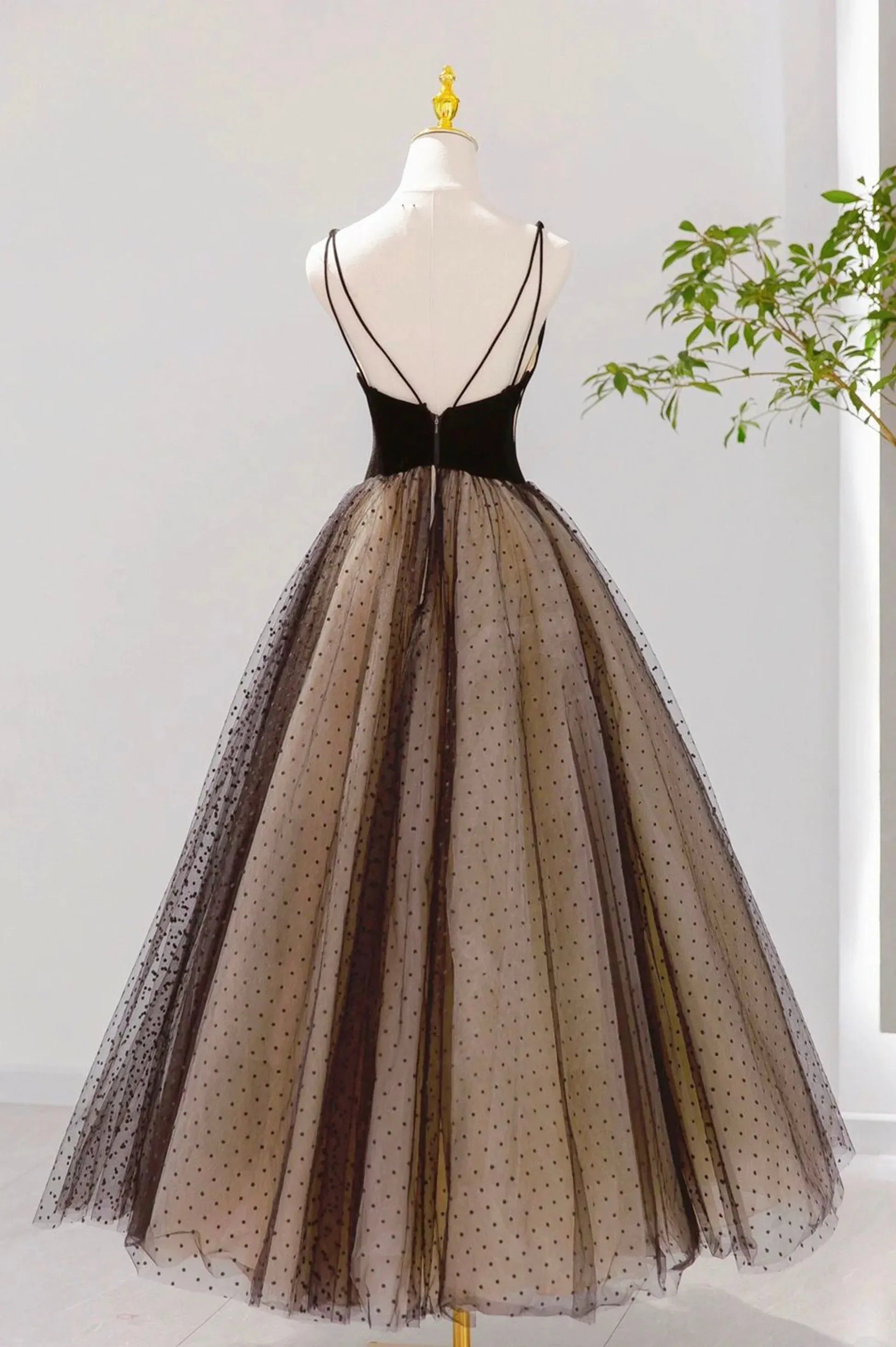 Pretty A-Line V Neck Sleeveless Zipper Up Tea-Length Prom Dress