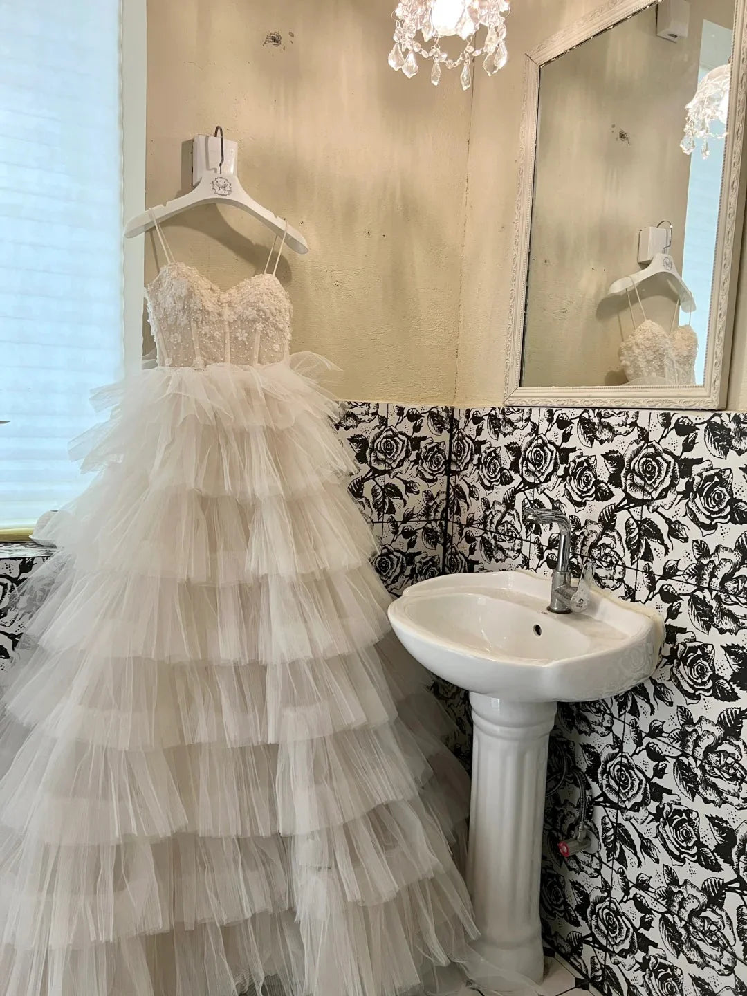 Pretty A Line Beaded Applique Tulle White Long Prom Dress For Ladies
