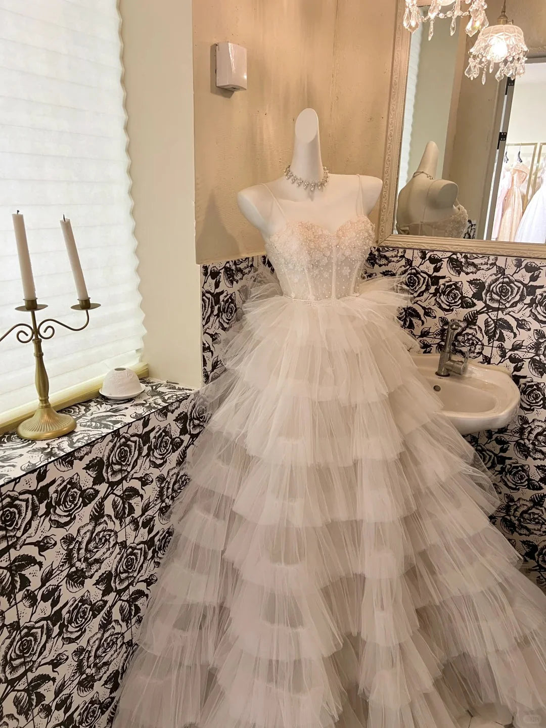 Pretty A Line Beaded Applique Tulle White Long Prom Dress For Ladies