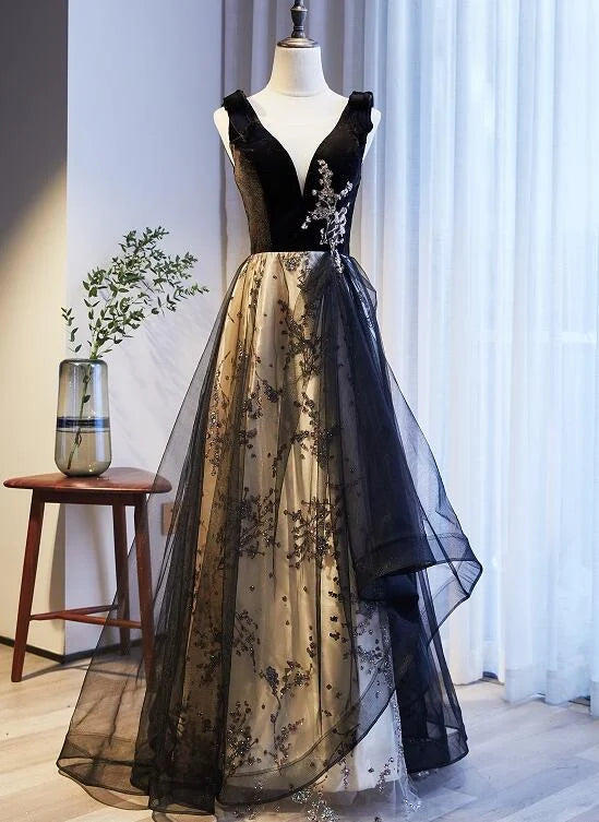 Pretty V-Neck Sequins Applique Velvet Tulle Black Long Prom Dress