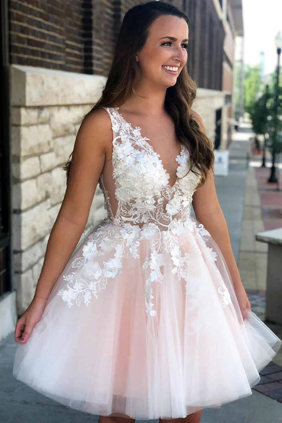 Pretty A-Line V-Neck Sleeveless Floral Applique Tulle Blush Short Homecoming Dress