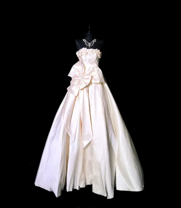 Princess Ball Gown Sweetheart Sleeveless Bow Ivory Maxi Prom Dress for Women Custom