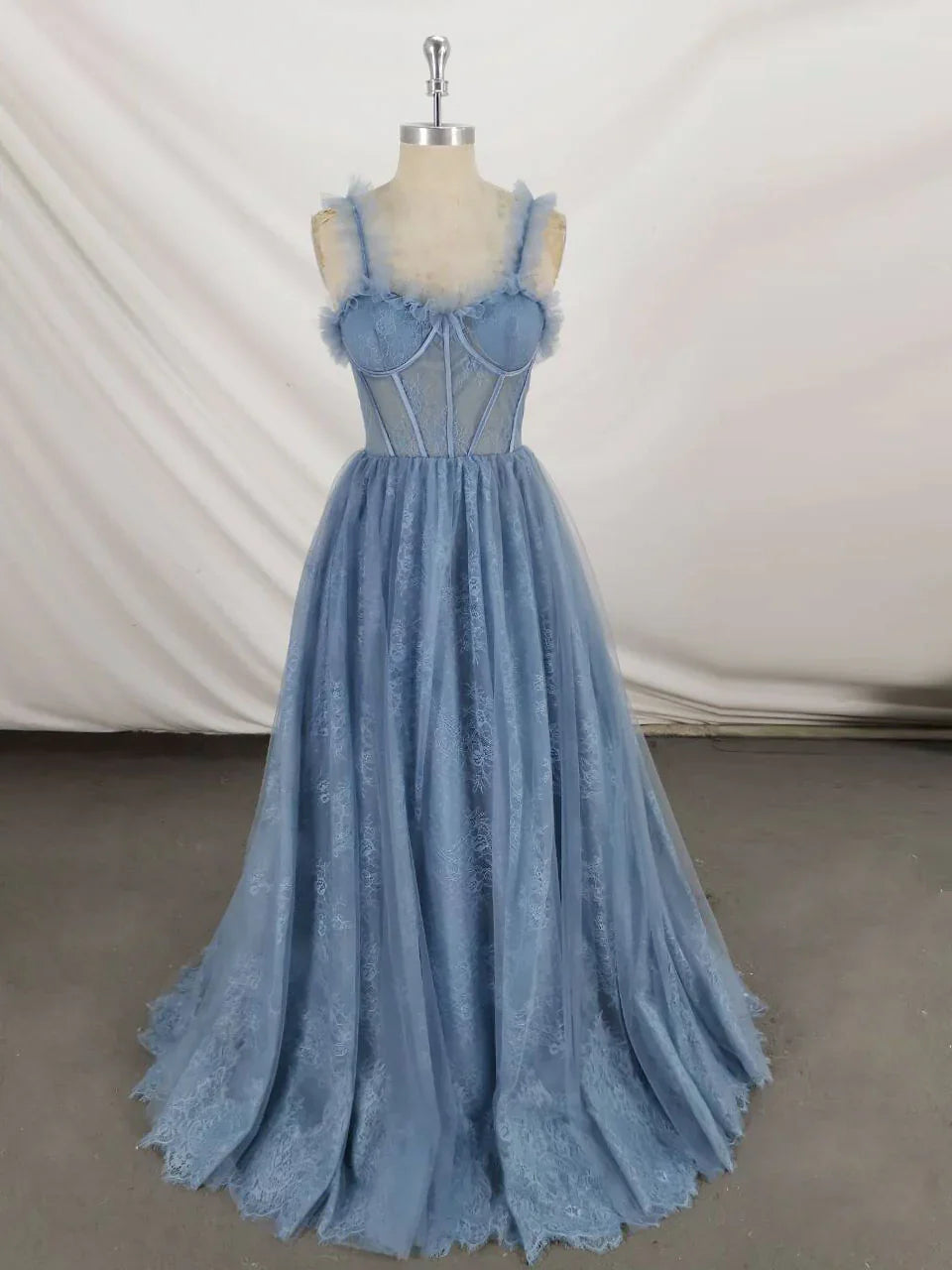 Sweetheart Neck Spaghetti Straps Tulle Lace Long Prom Dress ?