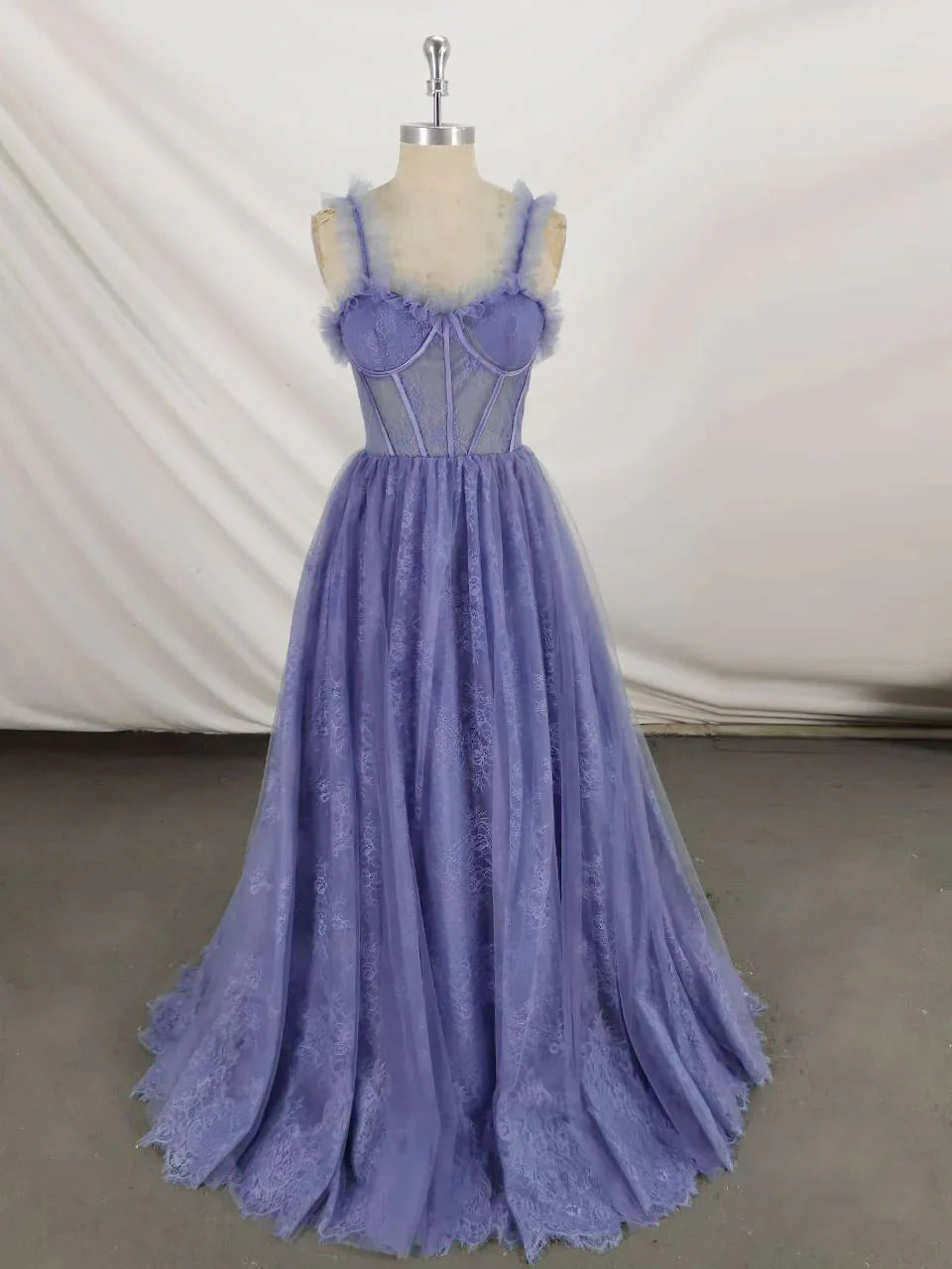 Sweetheart Neck Spaghetti Straps Tulle Lace Long Prom Dress ?