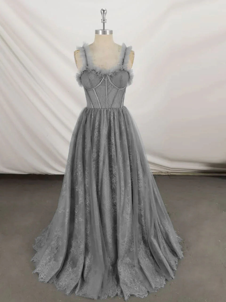 Sweetheart Neck Spaghetti Straps Tulle Lace Long Prom Dress ?