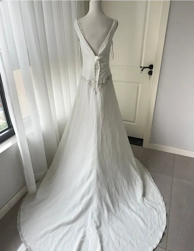 Regal Mermaid V-Neck Sleeveless Beaded Chiffon White Floor-Length Evening Dress for Women