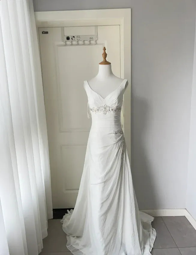 Regal Mermaid V-Neck Sleeveless Beaded Chiffon White Floor-Length Evening Dress for Women