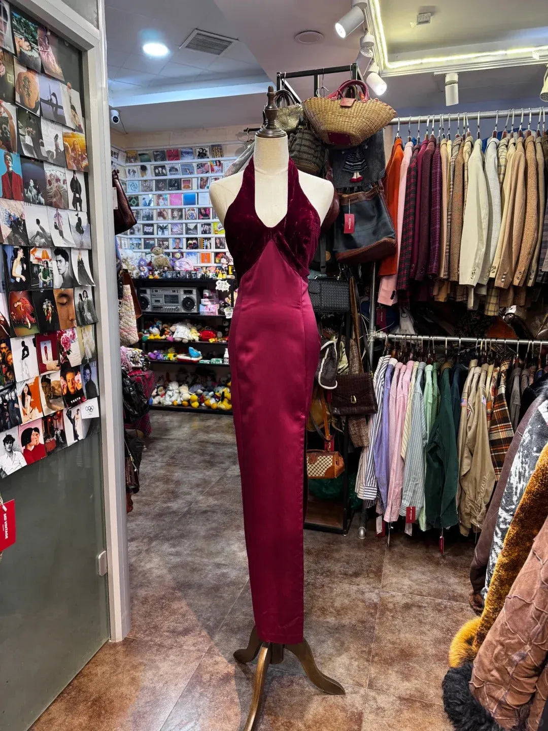 Regal Sheath Halter Neck Sleeveless Velvet-Accented Satin Burgundy Maxi Evening Dress