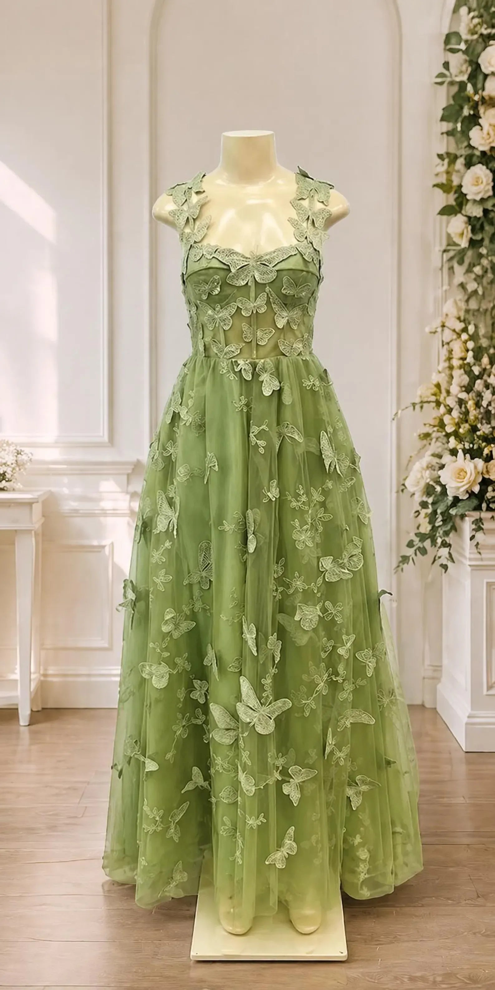 Romantic A-Line Spaghetti Straps Corset Lace Applique Tulle Burgundy Long Prom Dress