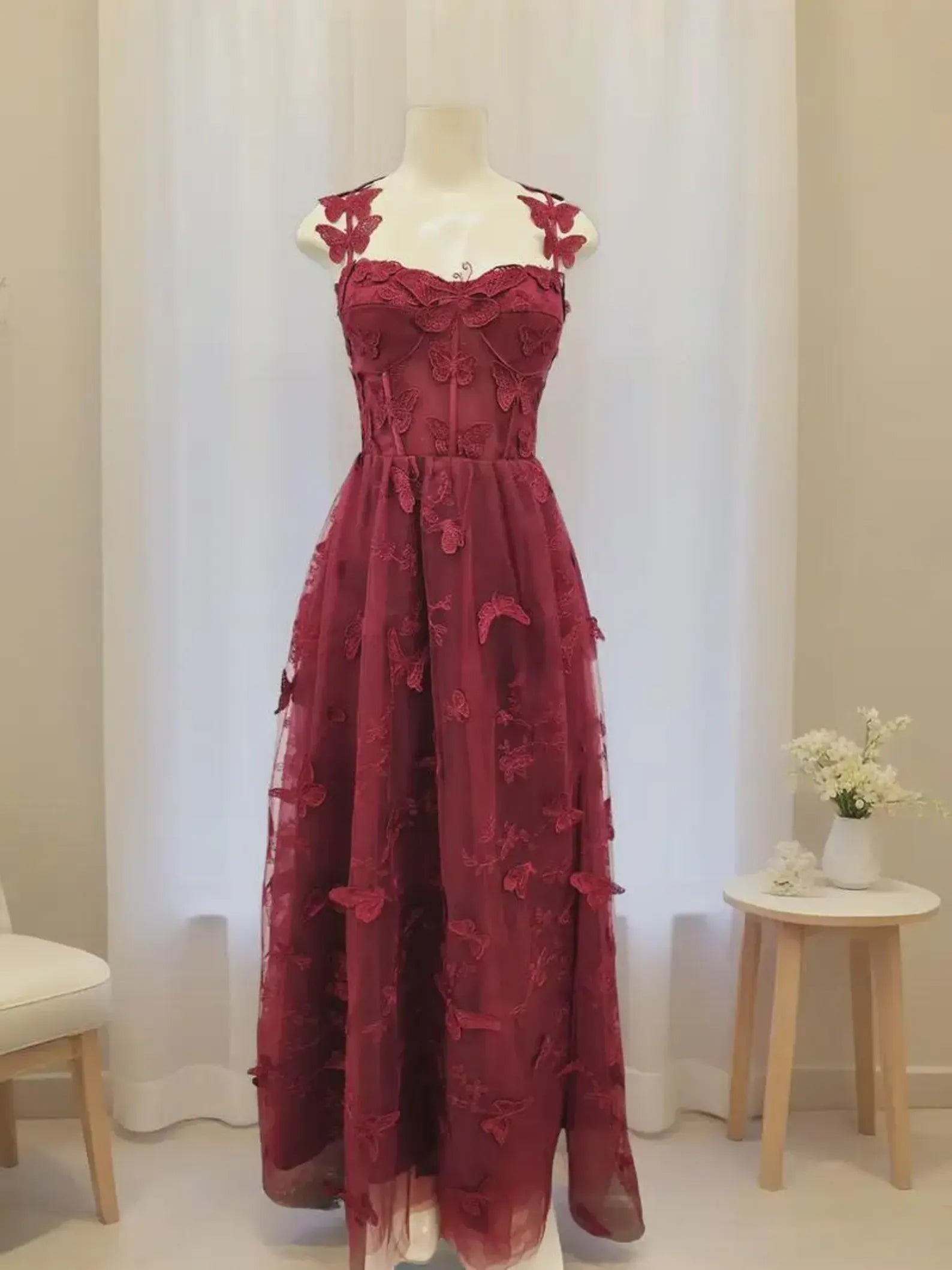Romantic A-Line Spaghetti Straps Corset Lace Applique Tulle Burgundy Long Prom Dress
