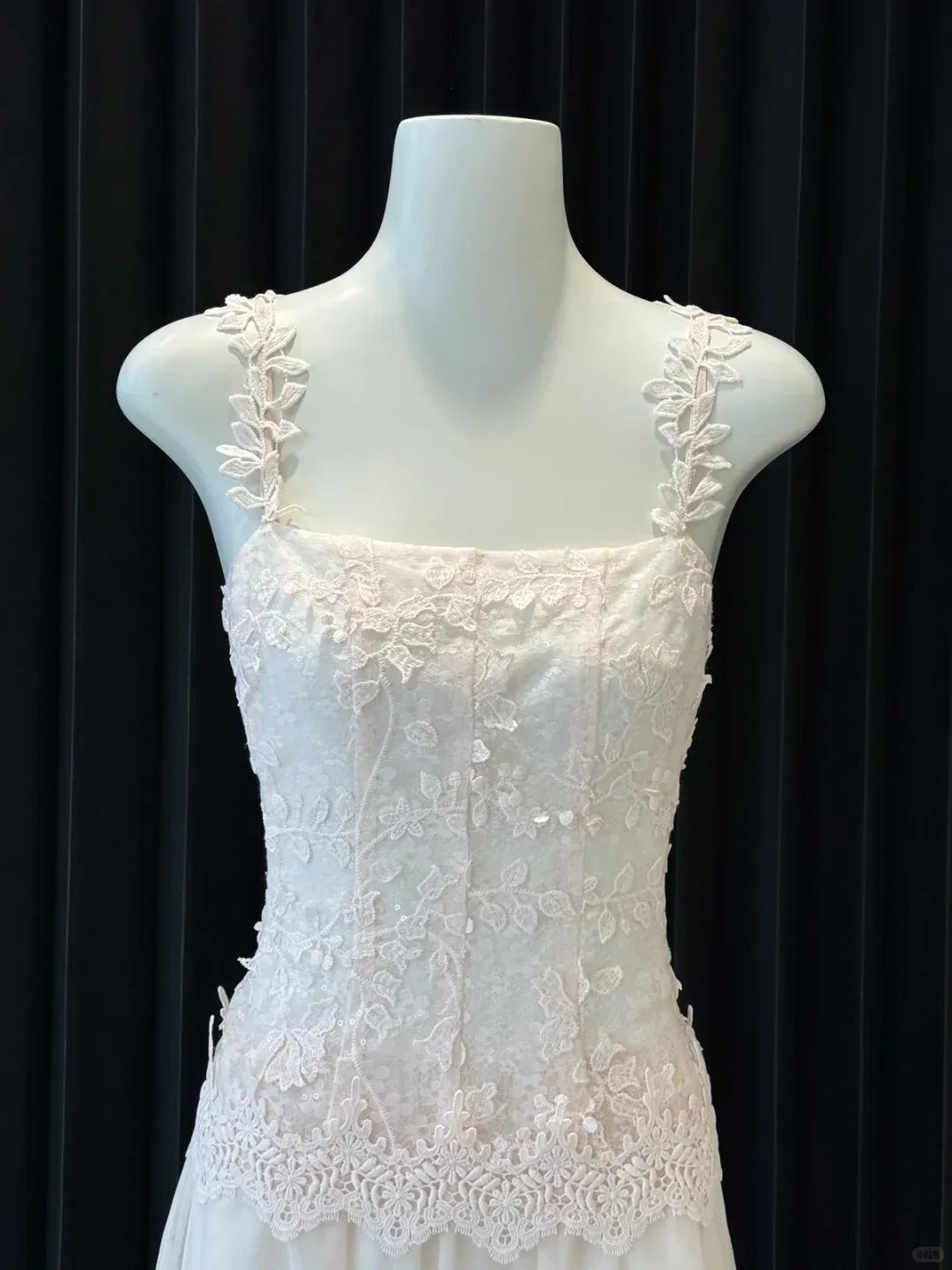 Romantic A-Line Square Neck Sleeveless Lace Champagne Midi Prom Dress For Women Hot Sale