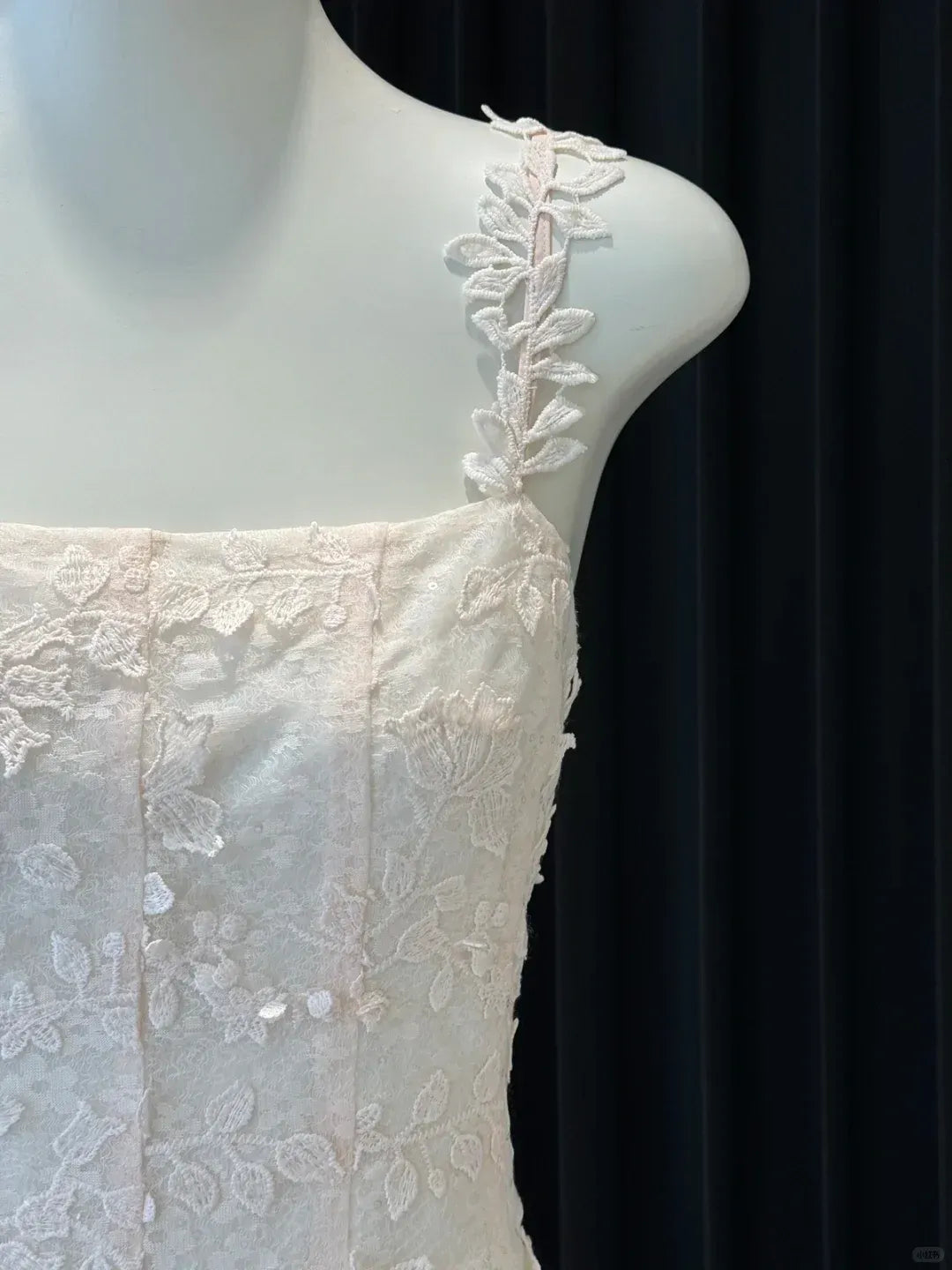 Romantic A-Line Square Neck Sleeveless Lace Champagne Midi Prom Dress For Women Hot Sale