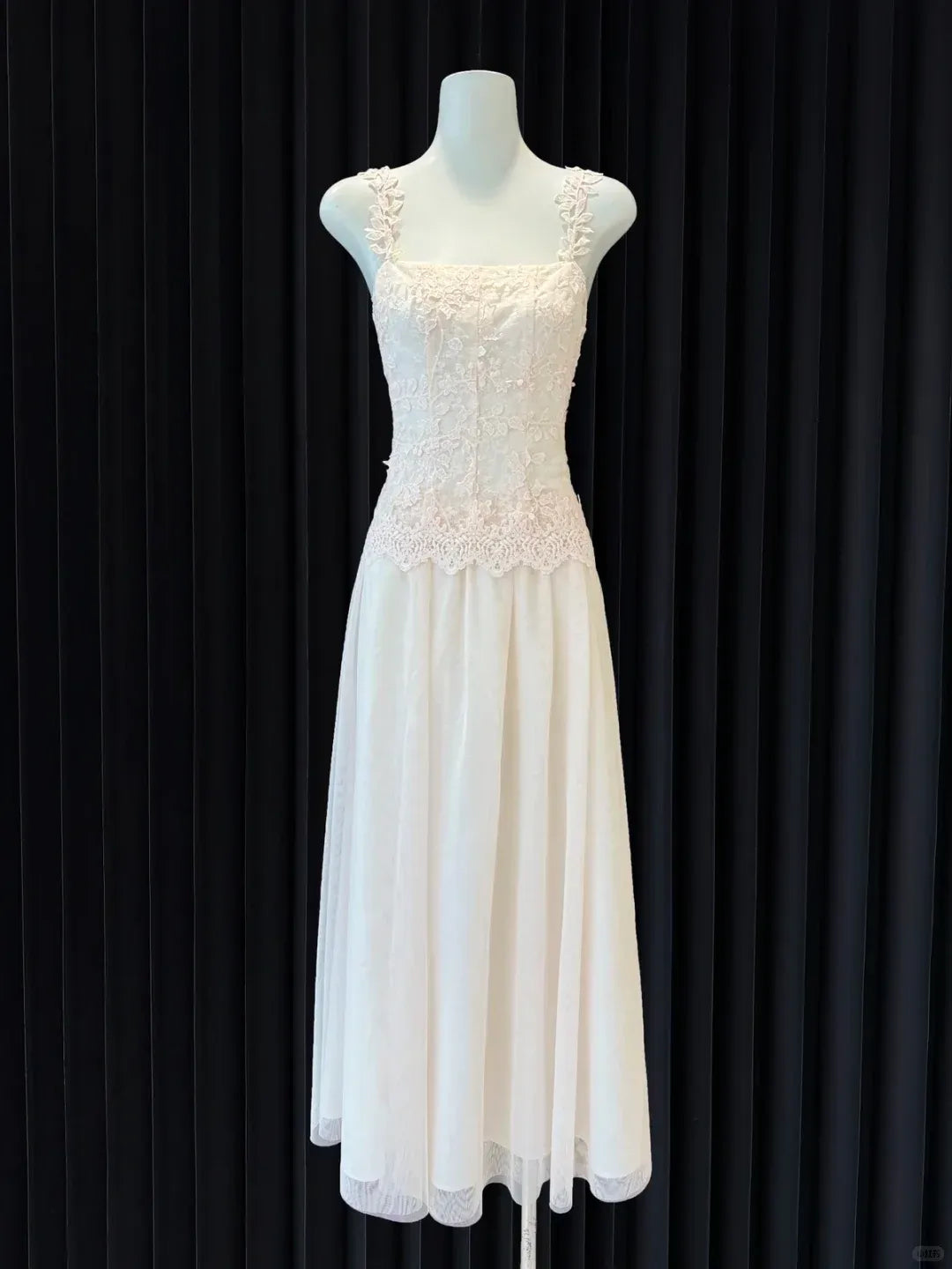 Romantic A-Line Square Neck Sleeveless Lace Champagne Midi Prom Dress For Women Hot Sale