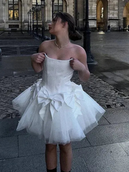 Romantic A-Line Strapless Bow Satin Tulle White Short Homecoming Dress