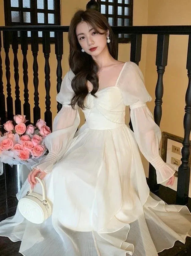 Romantic A-Line Sweetheart-Neck Long-Sleeve Sheer Chiffon Ivory Floor-Length Evening Dress for Women