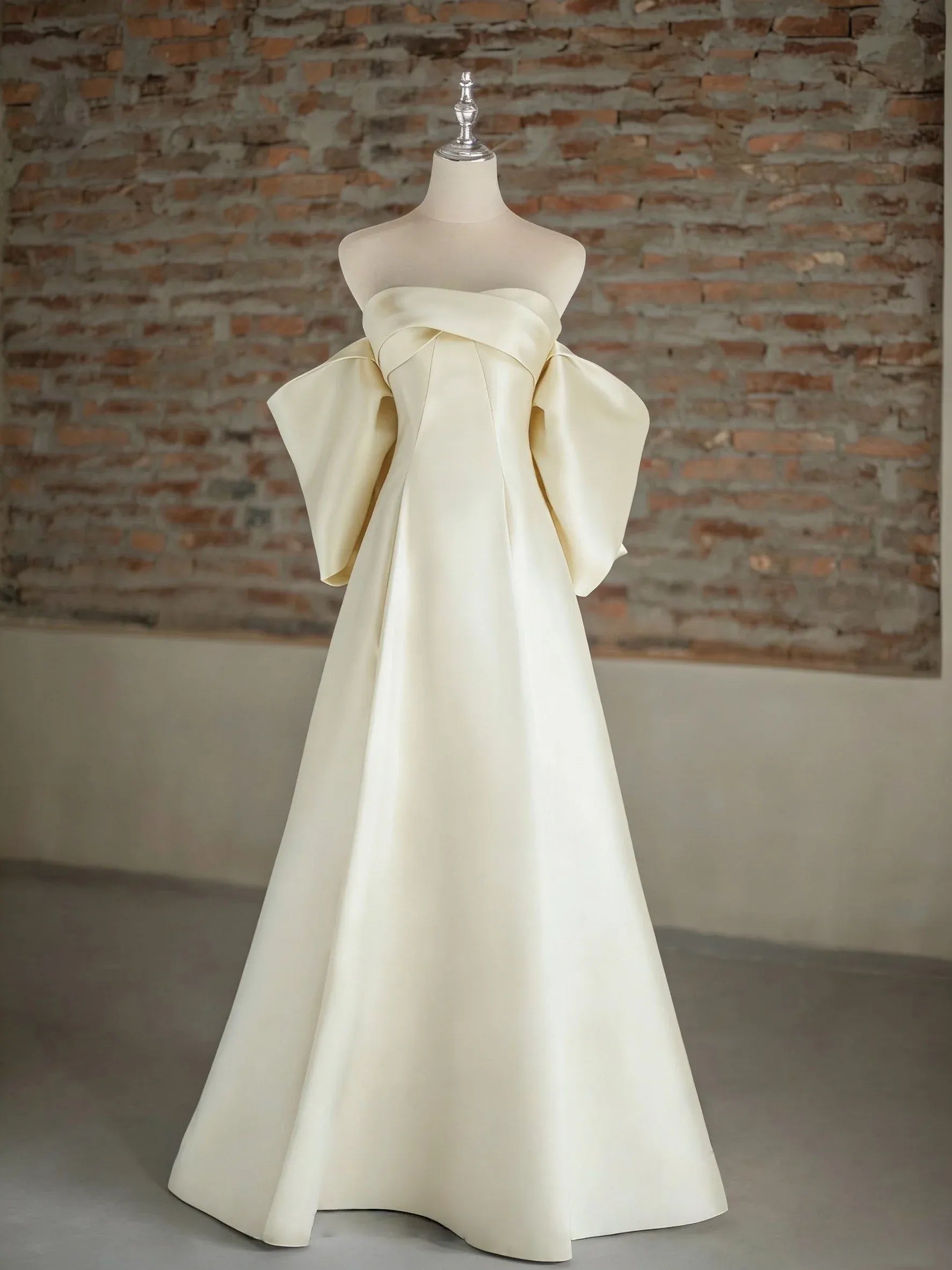 Romantic Ball Gown Strapless Sleeveless Bow-embellished Ivory Maxi Prom Dress for Women Custom