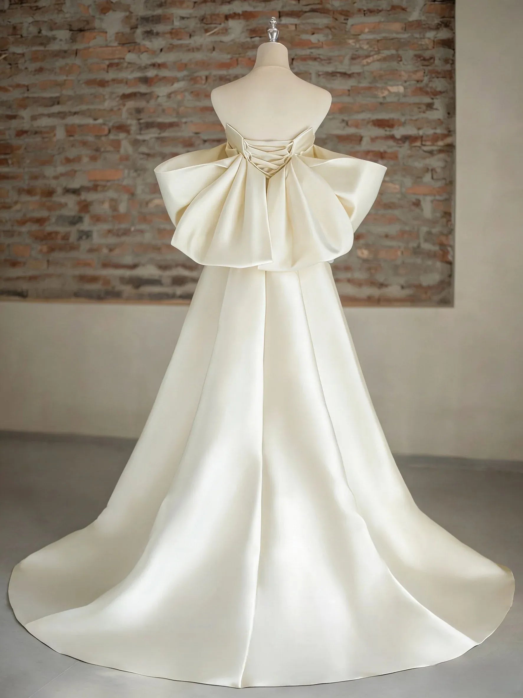 Romantic Ball Gown Strapless Sleeveless Bow-embellished Ivory Maxi Prom Dress for Women Custom