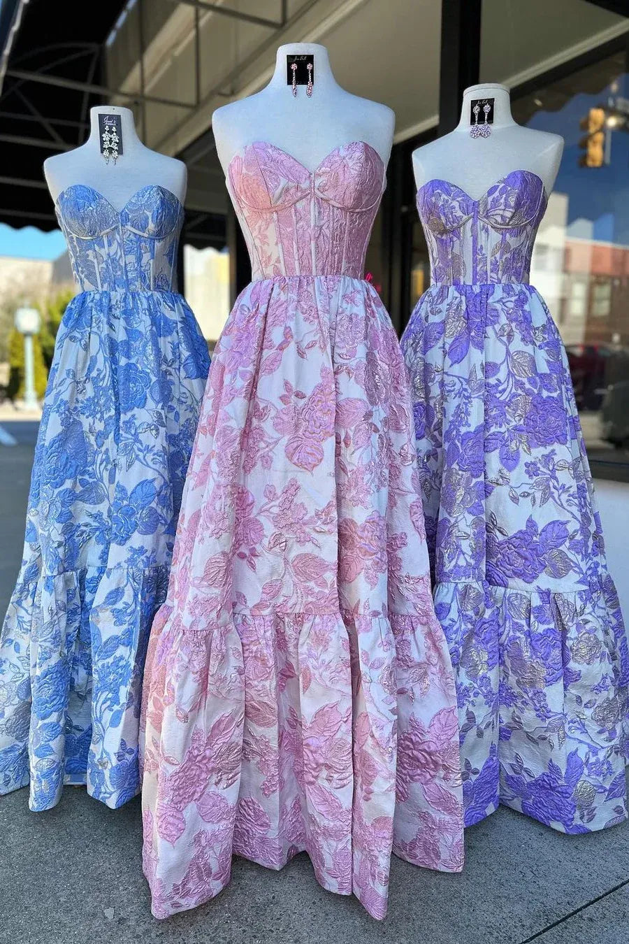 Romantic Ballgown Sweetheart Sleeveless Floral-Embroidered Satin Pink Floor-Length Evening Dress For Women