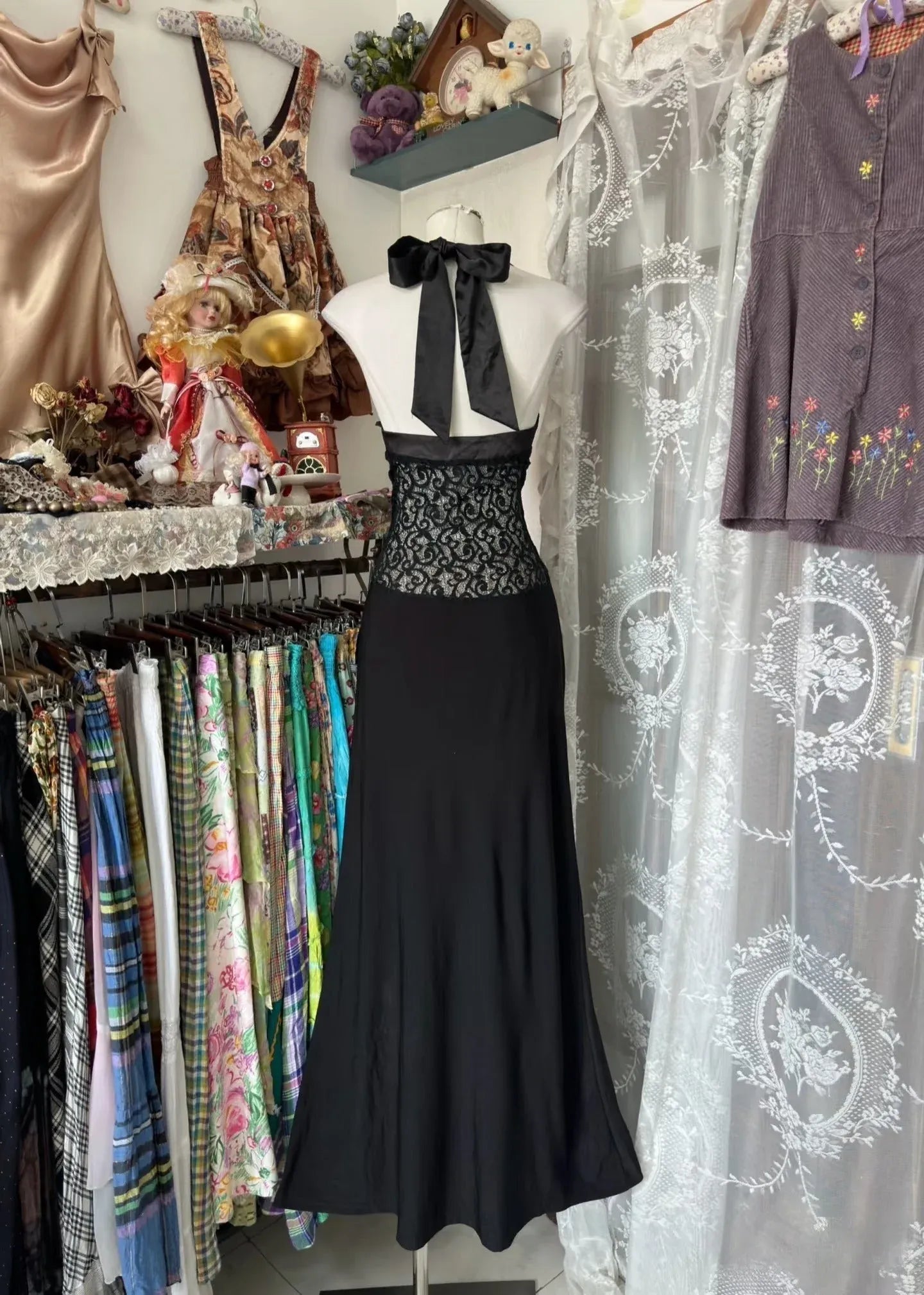 Romantic Mermaid Halter Neck Sleeveless Lace Black Maxi Prom Dress for Women Custom